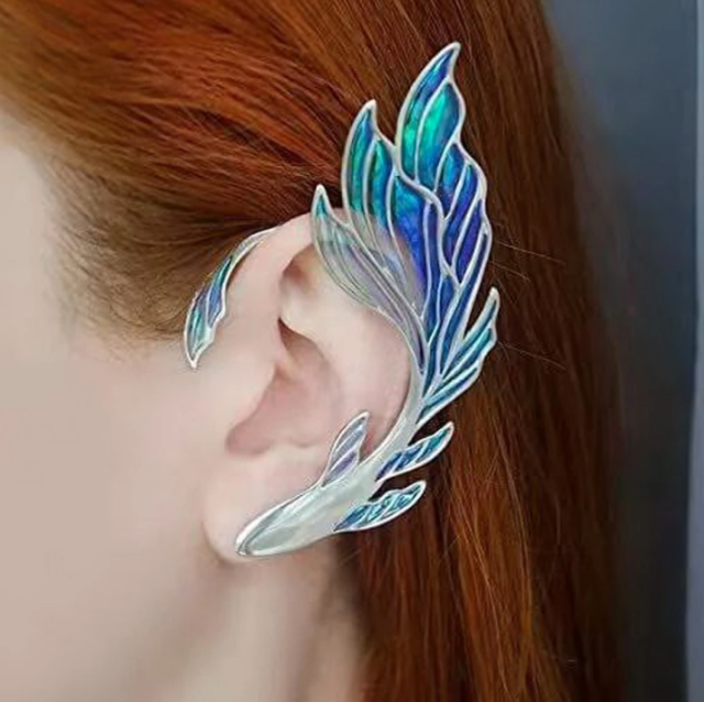 hermitchick:  ritorukerou:sparklezoi:t-emma:themysticalbeing:accidentallylita:literary-squagon:cielo-estrellado-rebloguear:monochromaticvisions:dragon-ear-pendants:This Ear Clip can be softly moulded to fit your ear perfectly and is designed to be hanging