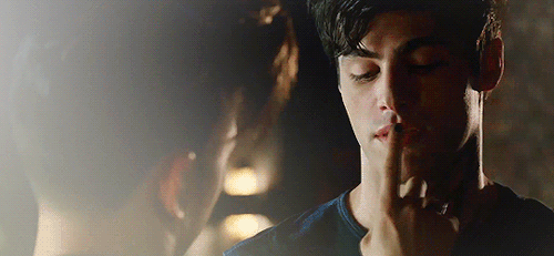 bagginhsield:“When Alec smiled, his eyes lit like lamps, and Clary could see what Magnus had found s