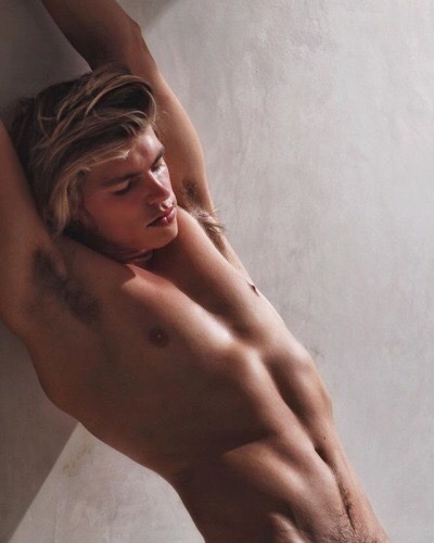 skin-muhng-kee:  
