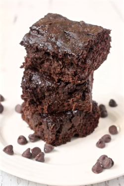 fullcravings:  Chocolate Chip Zucchini Brownies