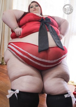 mizzpuss: Happy Holidays darlings!  Much love from your favourite festive fatty xXx mizzpuss.bigcuties.com  