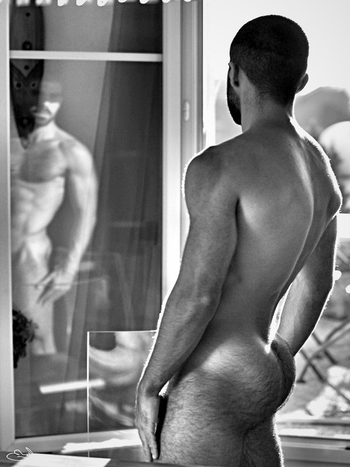xxxnewstitch:  Ufff! Qué culo!!