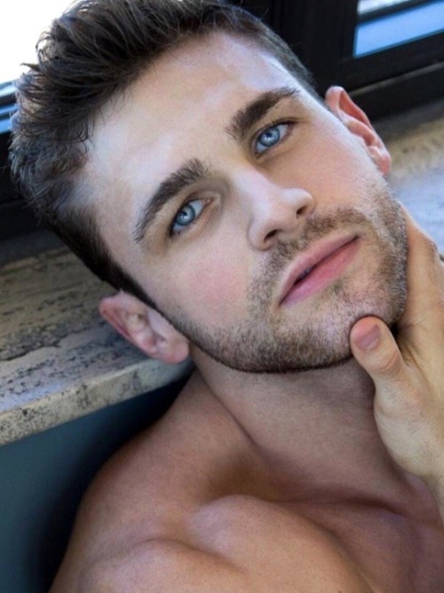 Hyptotic Eyes And Lips