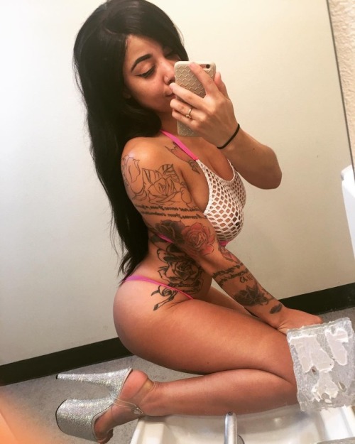 stripper-locker-room:  https://www.instagram.com/_chynaxxoo/