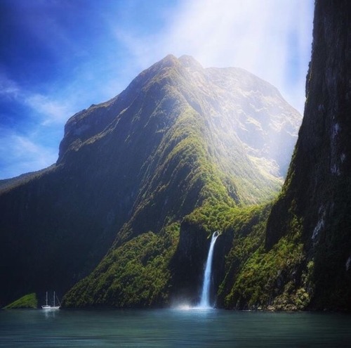 awesomeearthpix: Milford Sound, New Zealand | Photography by © Sam Assadi