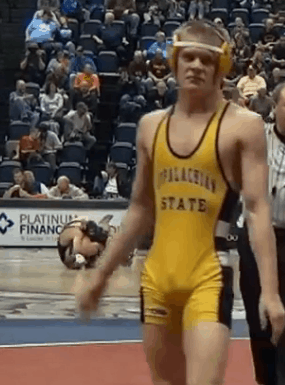 scooterchi:  wrestleman199:  app state wrestler packing one hell of a bulge in his