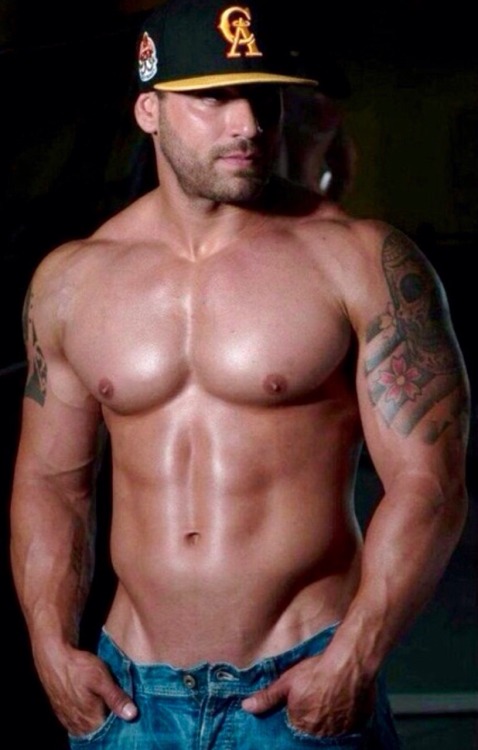 XXX pec-men:  Browse my blog for more muscular photo