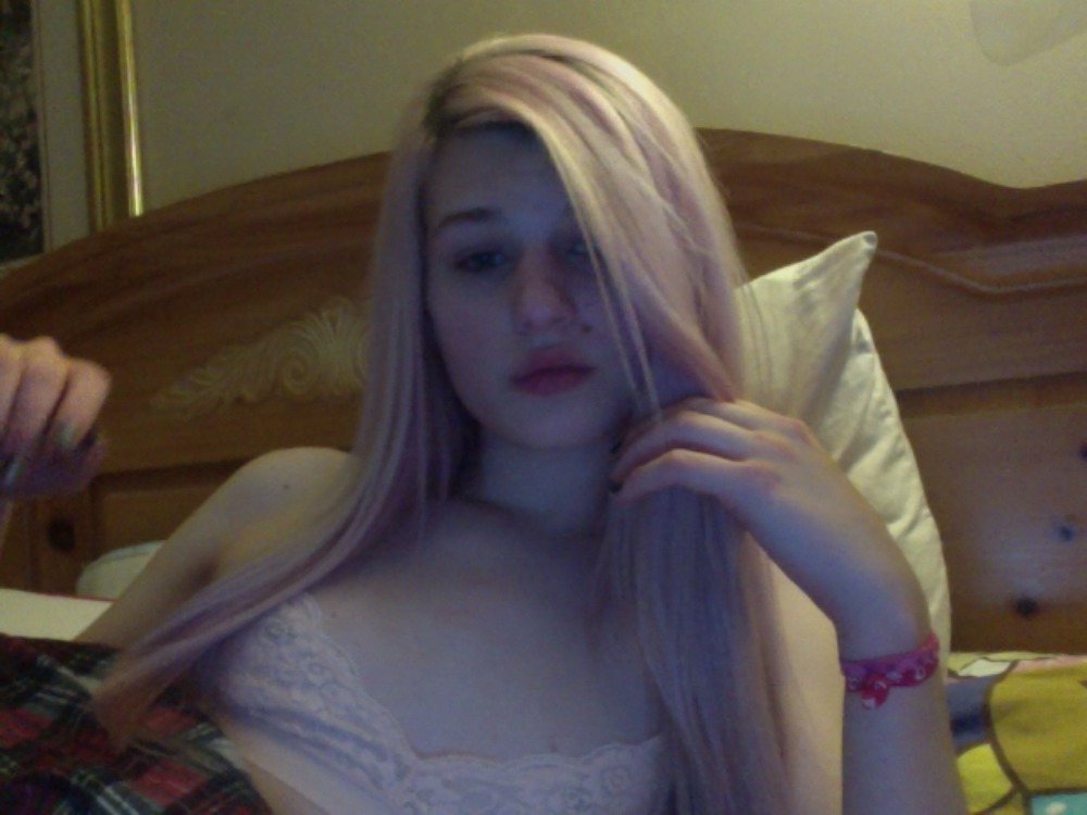 kindofcute-kindof:  1 for the road. i wish you all could feel my hair…. 