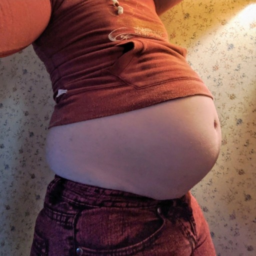 minimalistaaa:  Low angled potbelly lovin by request ;)
