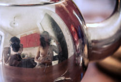 r-milpalabras:  selfportrait on a teapot