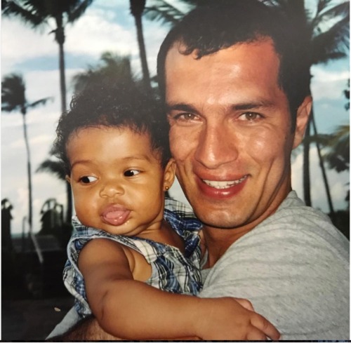 farsizaban: Yara Shahidi with her parents! Yara Shahidi was born to an Iranian dad and an African-Am