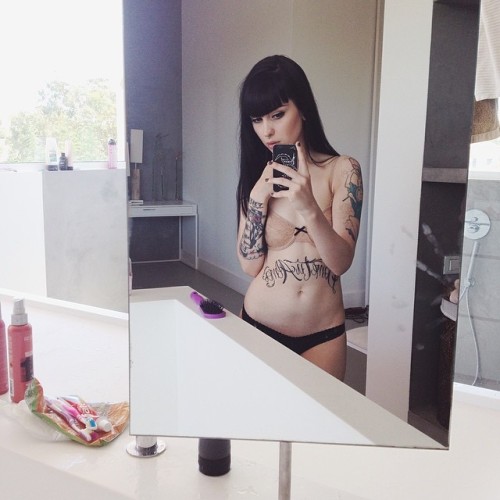 capekalaska:  Ashley Holat (Arwen Suicide)