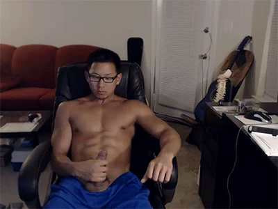 Oh I remember this GIF. He’s such a sexy guy! Even with his glasses ;-)