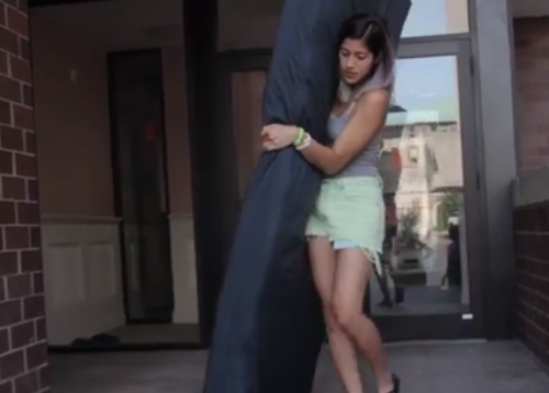 TW for rapeMattress-carrying rape survivor Emma Sulkowicz to attend State of the Union Sen. Kirsten 