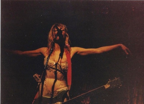 auraofhorror:Courtney Love, amazing photo taken on a disposable camera by a fan named David Roberto 