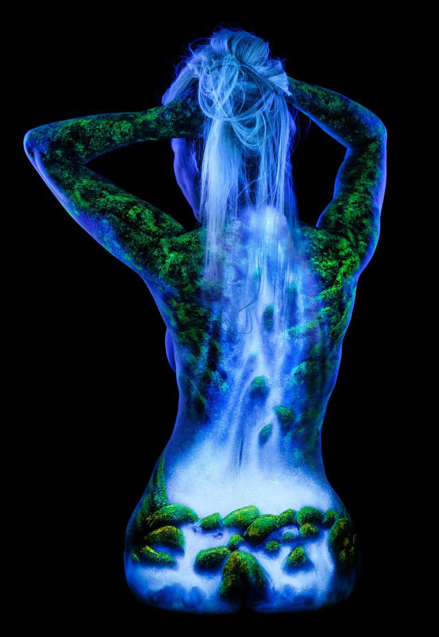 wordsnquotes:  culturenlifestyle: Stunning Black Light Bodyscapes by John Poppleton