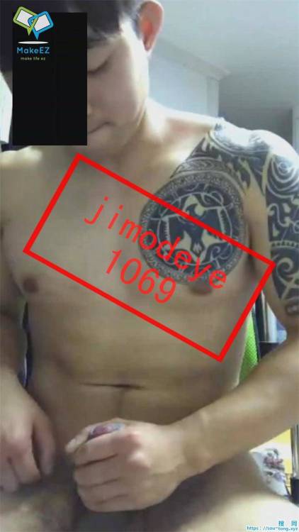 mantop106911:   擁有迷人笑容跟粗壯麒麟臂厚實肌肉身材的紋身小鮮肉  