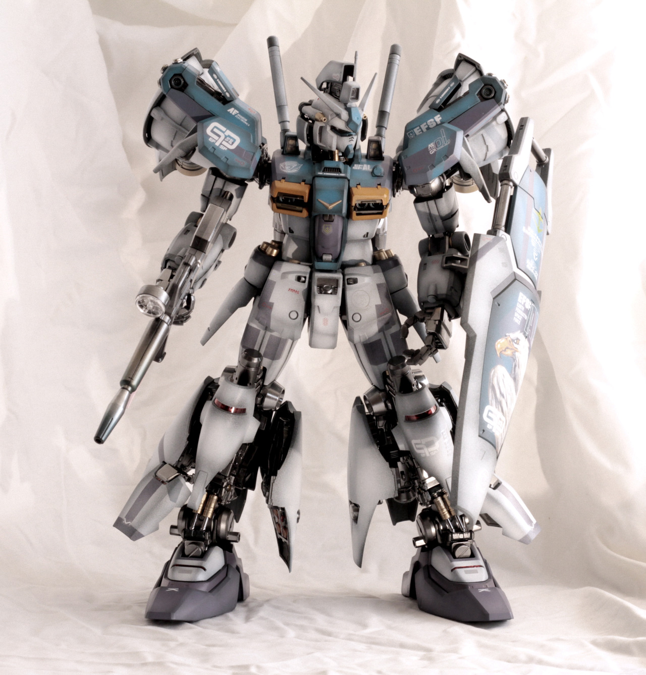 peterhanstyle:  Outer panels applied with decals also used. Custom paint of the eagle