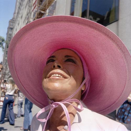 thebloomsdayreport: New Yorkers On Their Lunch Breaks In The 1970s, by Charles Traub