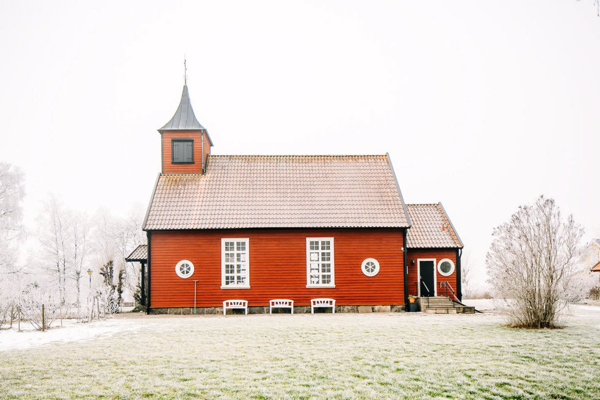 grayskymorning:Swedish Chapel Turned Cozy Cottage