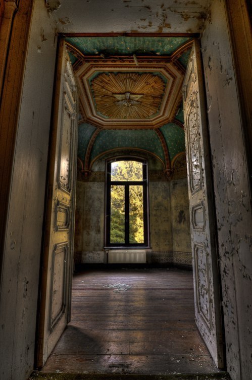 magic-of-eternity: Abandoned Chateau Rochendaal. Belgium