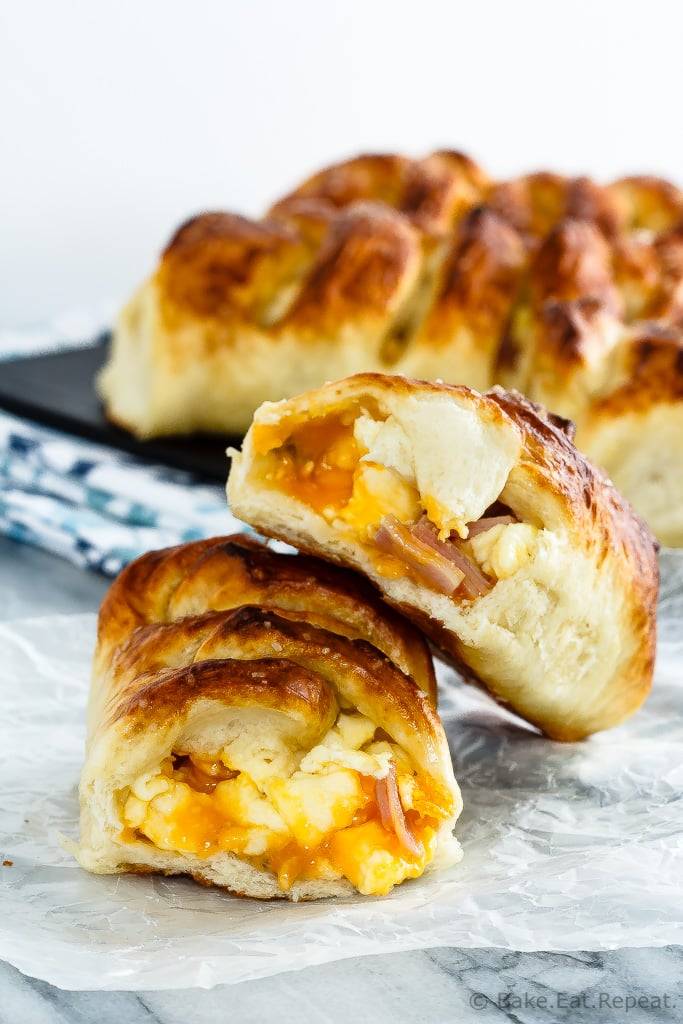 daily-deliciousness: Ham, egg &amp; cheese pretzel rolls 
