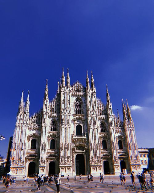 Just realised I’d forgotten the obvious. . . . . . #duomo #piazzadelduomo #milano #milan #italy #ita