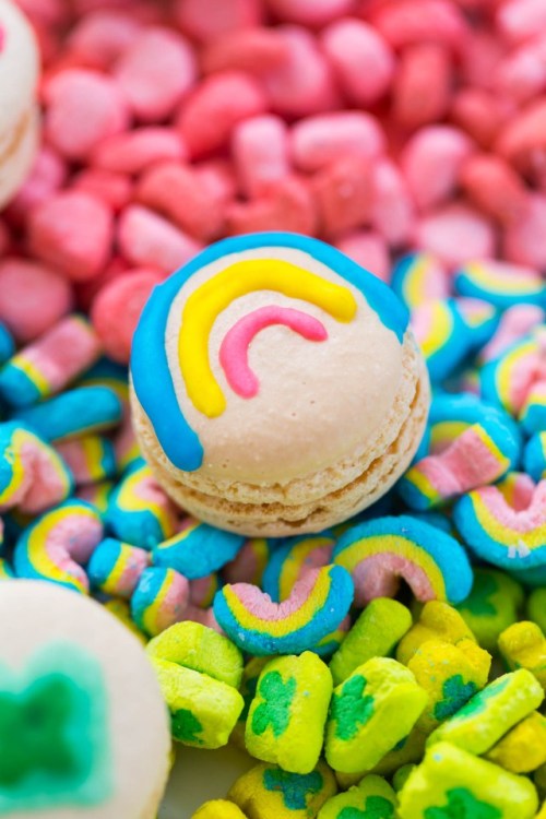 sweetoothgirl:DIY LUCKY CHARMS MACARONS FOR ST. PATRICK’S DAY