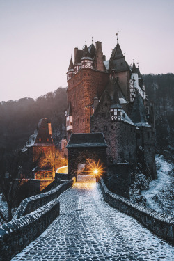 captvinvanity:  Johannes Nollmeyer | Eltz