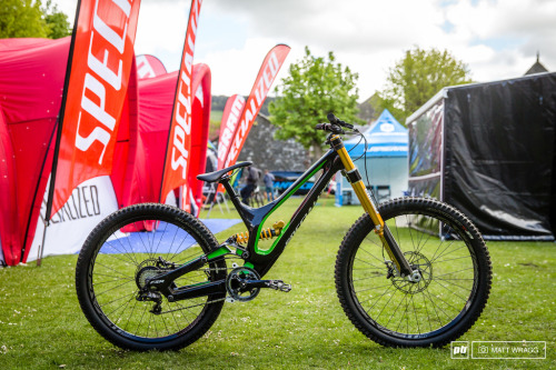 84syndicate: www.pinkbike.com/news/loic-bruni-on-ohlins-suspension-for-2017.html