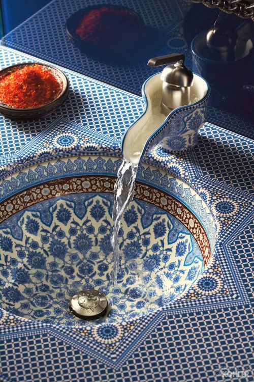 thisisaslongas: psychedelicfoxes: Moroccan sink. OH MY GOSH THAT IS GORGEOUS