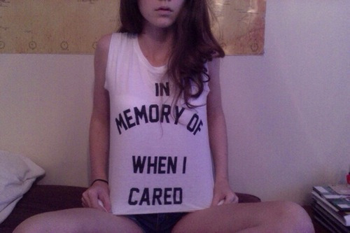 ribcageof-flowers:  mortalem:  *:･ﾟ✧*:･ﾟ✧  vodka & black eyeliner