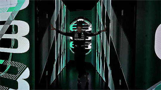 961232d4a9d1ca9120dde04d5f52656017b1aaaf.gifv