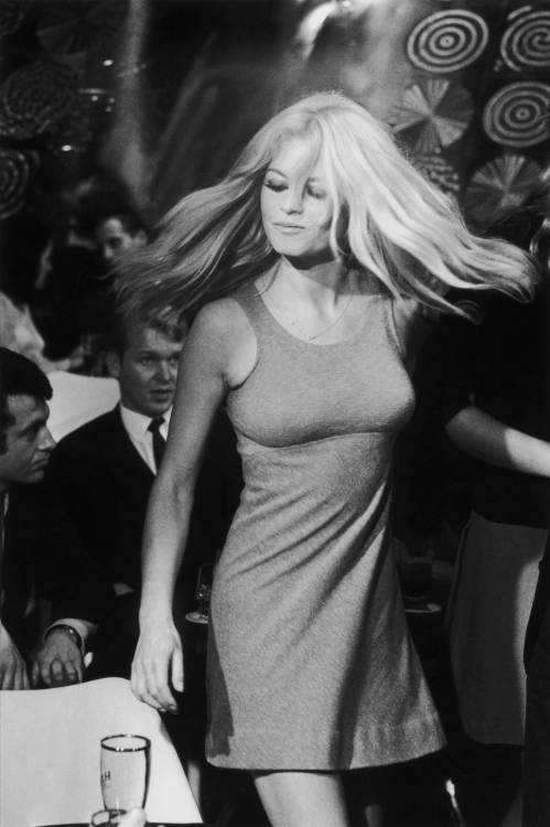 analogwerk:Brigitte Bardot at a party; 1963 - ph. by Reginald Lancaster