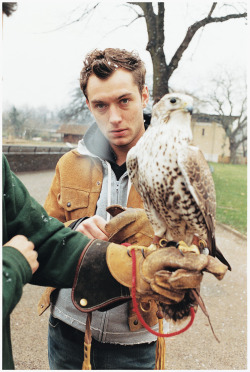 gqstyle:  Jude Law, DETAILS March 2001 Issue. Shot by Juergen Teller.