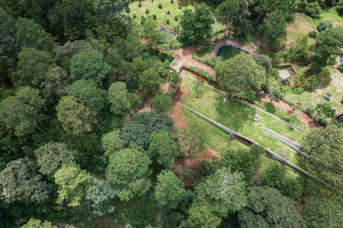 keepingitneutral:    The Hill in Front of the Glen, El Vaquerito, Morelia, Michoacán, Mexico,HW STUDIO Arquitectos,  Interior design: Rogelio Vallejo Bores,  Photography: Cesar Bejar (Rainy Mood Pictures), Dane Alonso (Sunny Mood Pictures)  