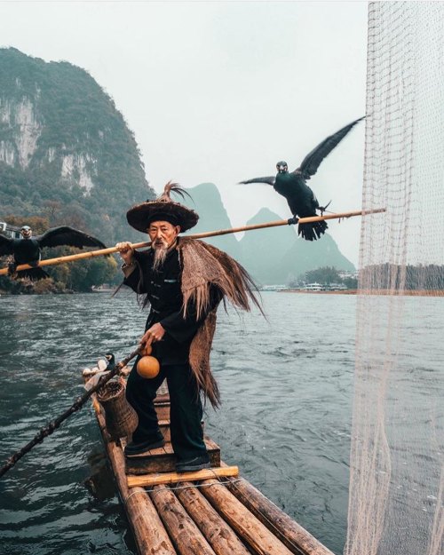 youngneemleaves:myfavoritedemons:roguetoo:Photographer says that’s a fisherman, but I know a wizard 