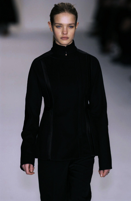 spunkh:  voulair: Natalia Vodianova at Calvin Klein Fall 2002  x 