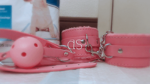 dumdolly:  PissPuppi ~ 7:31 ~ ป.99 Your favorite puppy princess has made a return! She’s here to make a complete fool of herself by pissing on a puppy training pad. She degrades herself masturbating in the mess she makes wearing a pink ball gag, pink