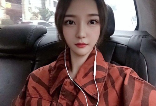 aaaagm88:  上海  真实大学生 168d 99年 圈外兼职 第一次接待  可预约 GM贵宾接待微信：15361045128 备用微信：15361045077