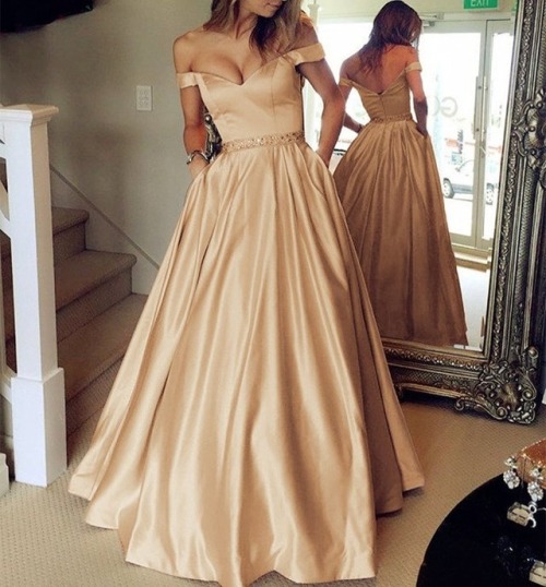 champagne prom dress . . . #prom2019 #gown #promdress #prom2k19 #fashion #fashionblogger #styleblogg