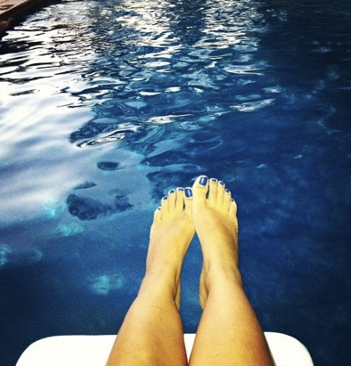 Some latina pool side toes in LA