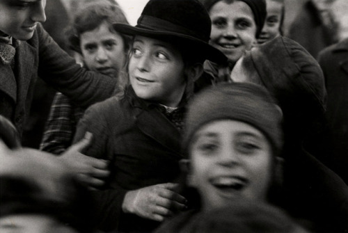 Roman Vishniac is responsible for taking the most widely recognized and reproduced photographic reco