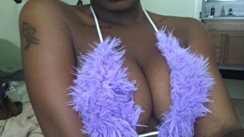 yobootyassgirl:  my fuzzy bra came 😍