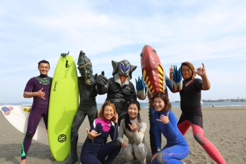 blueribbondigest:  archiemcphee:  Our new favorite TV show is a Japanese program in which Kaiju and space aliens from Ultraman stroll around different parts of Japan, sightseeing and eating local cuisine. It’s called Ultra Kaiju Sanpo (”sanpo” means