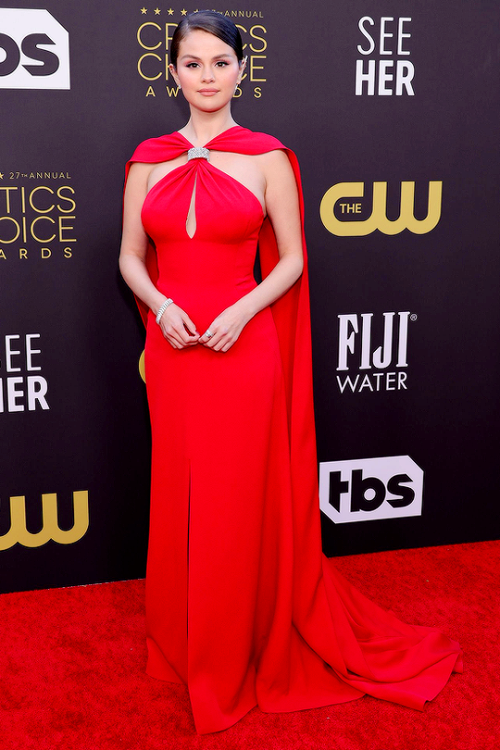 dinah-lance:  Selena Gomez attends the 27th Annual Critics Choice Awards at Fairmont Century Plaza o