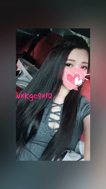 vxkge9x10: 還沒睡醒就被接走，唯有自拍給大家看❤️❤️❤️ 喜歡的 幫忙 轉載