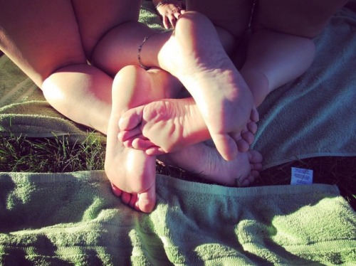 Flashback from when I had a sidekick. No longer on IG, but this pic is too good to not share #feetma