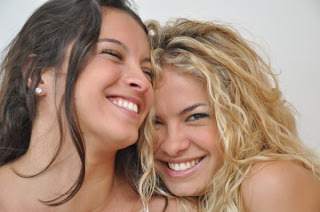 Yanna Lavigne and Sophia Abrahão