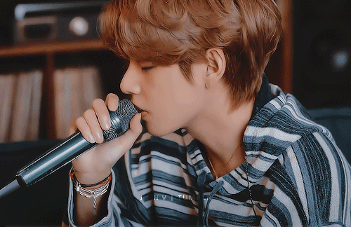 201006 Taehyung X Mikrokosmos